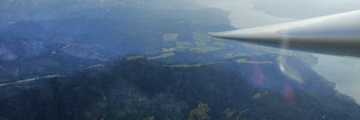 Flugwegposition um 14:18:31: Aufgenommen in der Nähe von Gemeinde Schörfling am Attersee, 4861 Schörfling am Attersee, Österreich in 2276 Meter